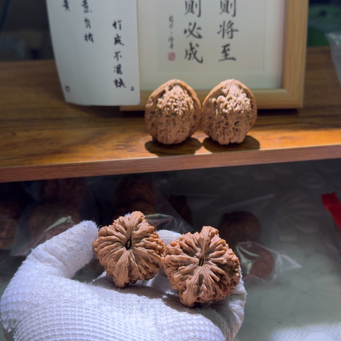 哈***啦文玩核桃吊坠41+南疆石三角有黄