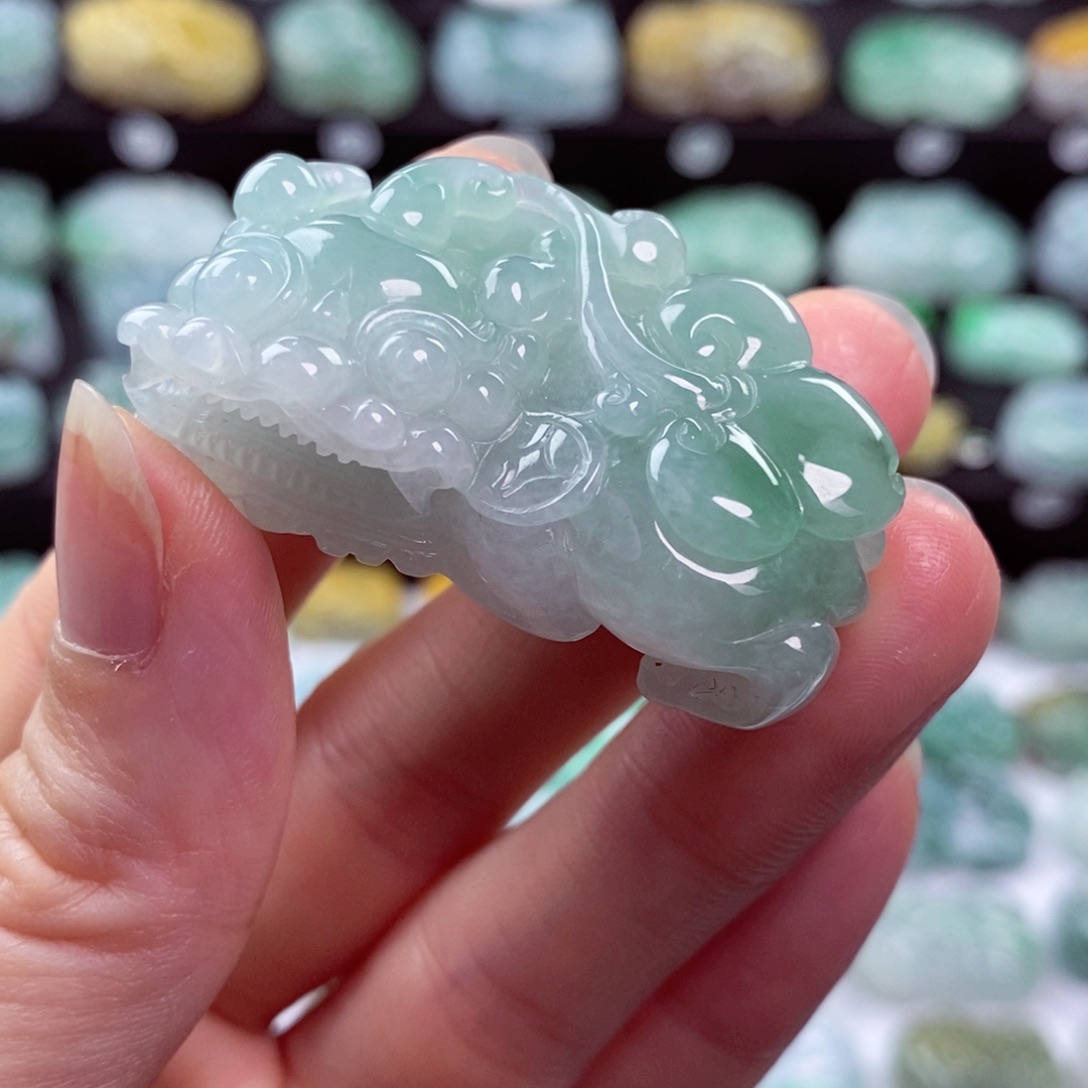 翡翠颈饰未镶嵌天然