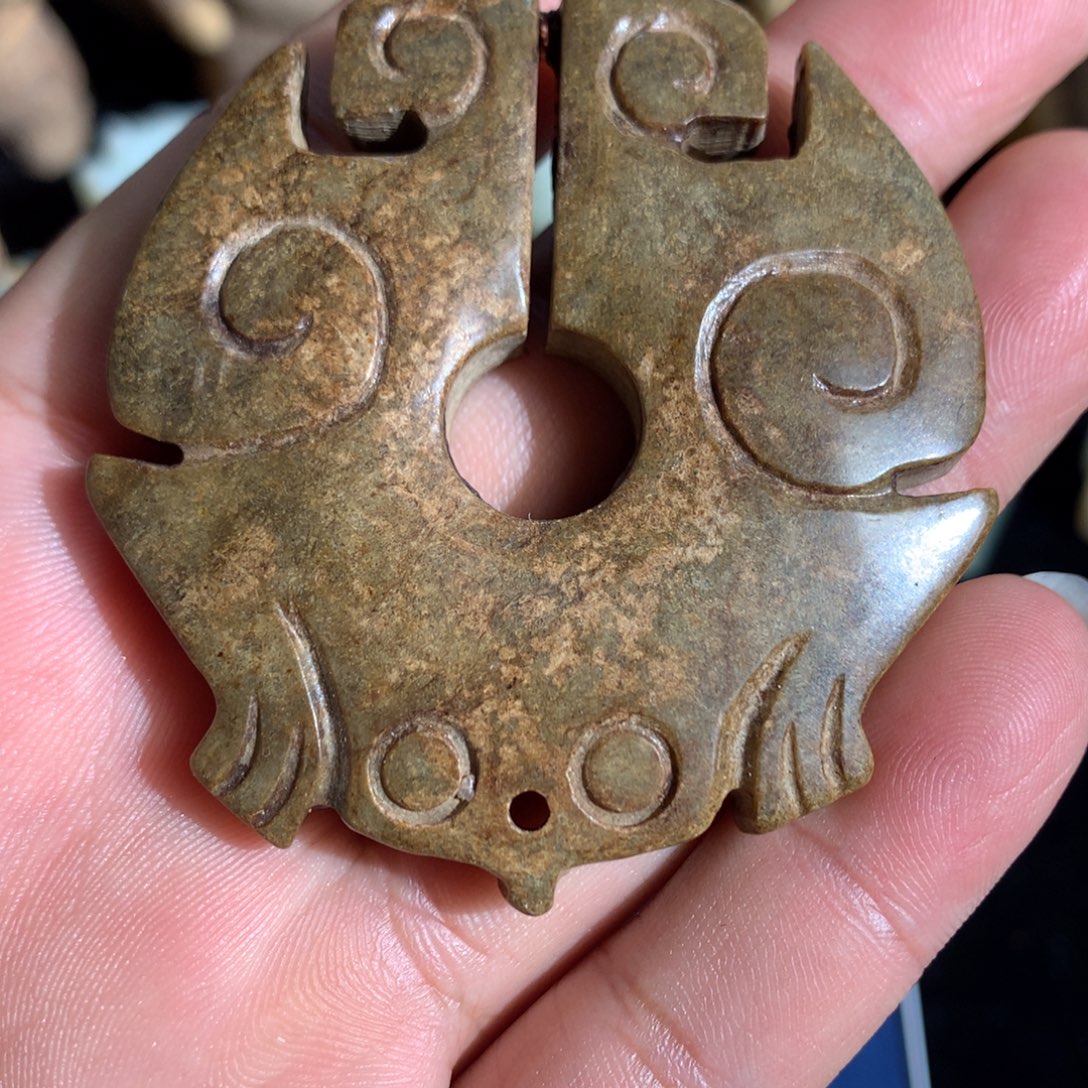 透闪石质玉未镶嵌挂件