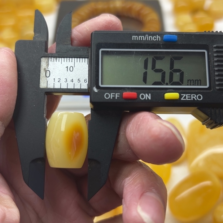 琥珀（矿物珀）未镶嵌裸石