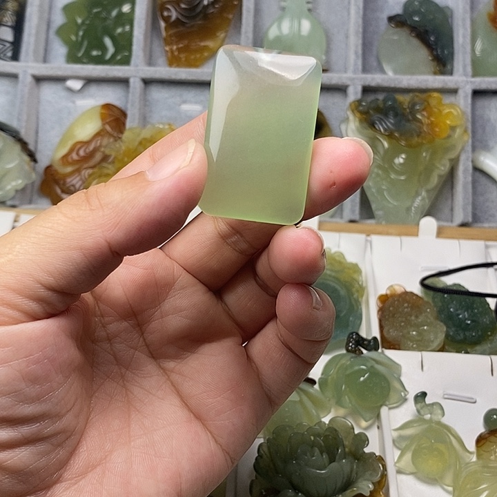 未镶嵌蛇纹石玉吊坠(不含链)