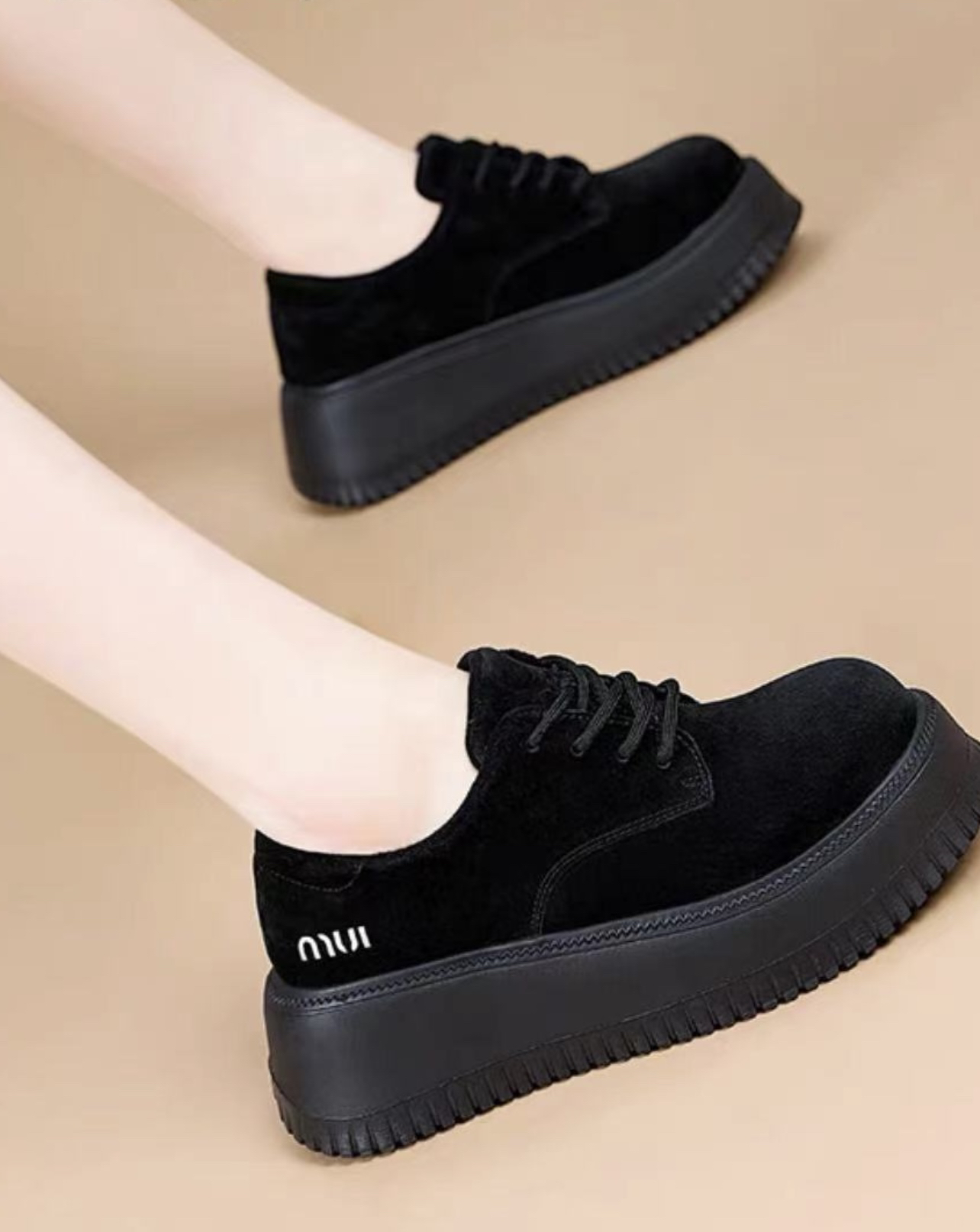 头层牛皮：里面是牛奶绒：发泡大底：高端大气