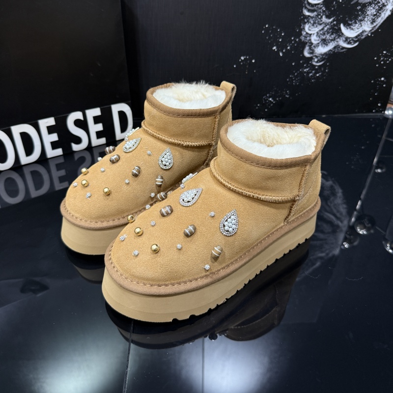 2025冬季新款金属铆钉厚绒里雪地靴厚底一脚蹬东北大棉鞋HH2015-2
