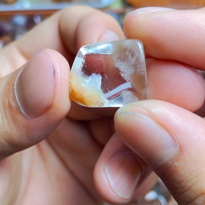 未镶嵌颈饰水晶兔毛随形