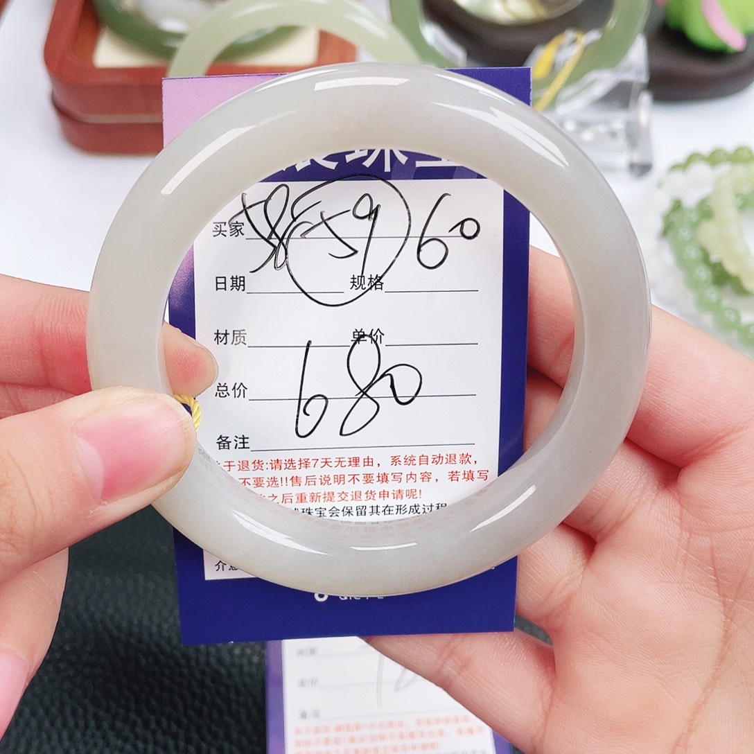 和田玉未镶嵌手镯