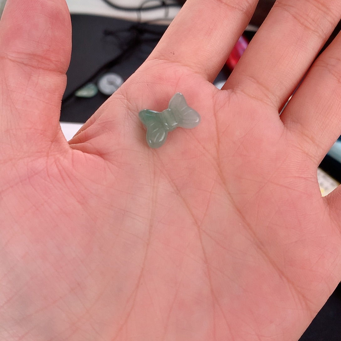 颈饰未镶嵌翡翠牛*听蝴蝶