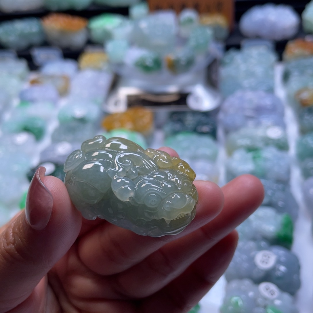 翡翠颈饰未镶嵌貔貅