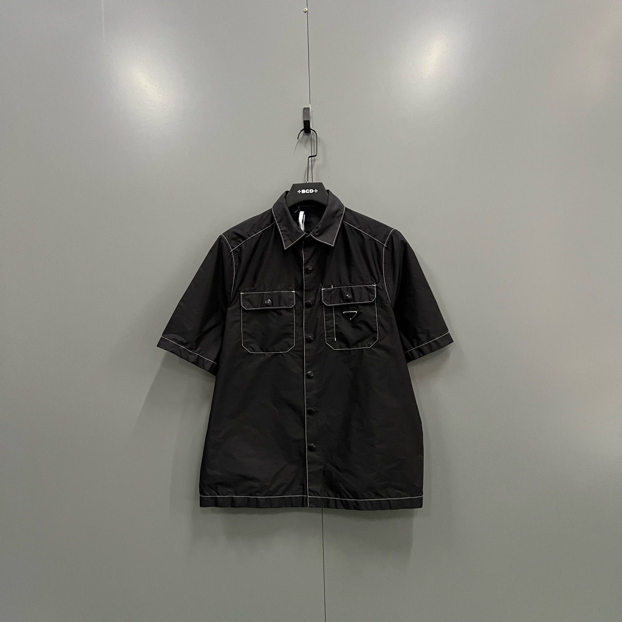 未使用 Prada/普拉达 c25 黑色logo徽标短袖衬衫 M码bc016110