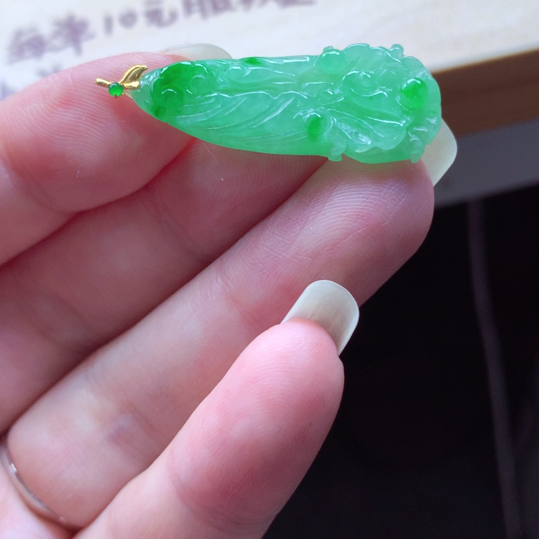 翡翠颈饰18K金镶嵌吊坠