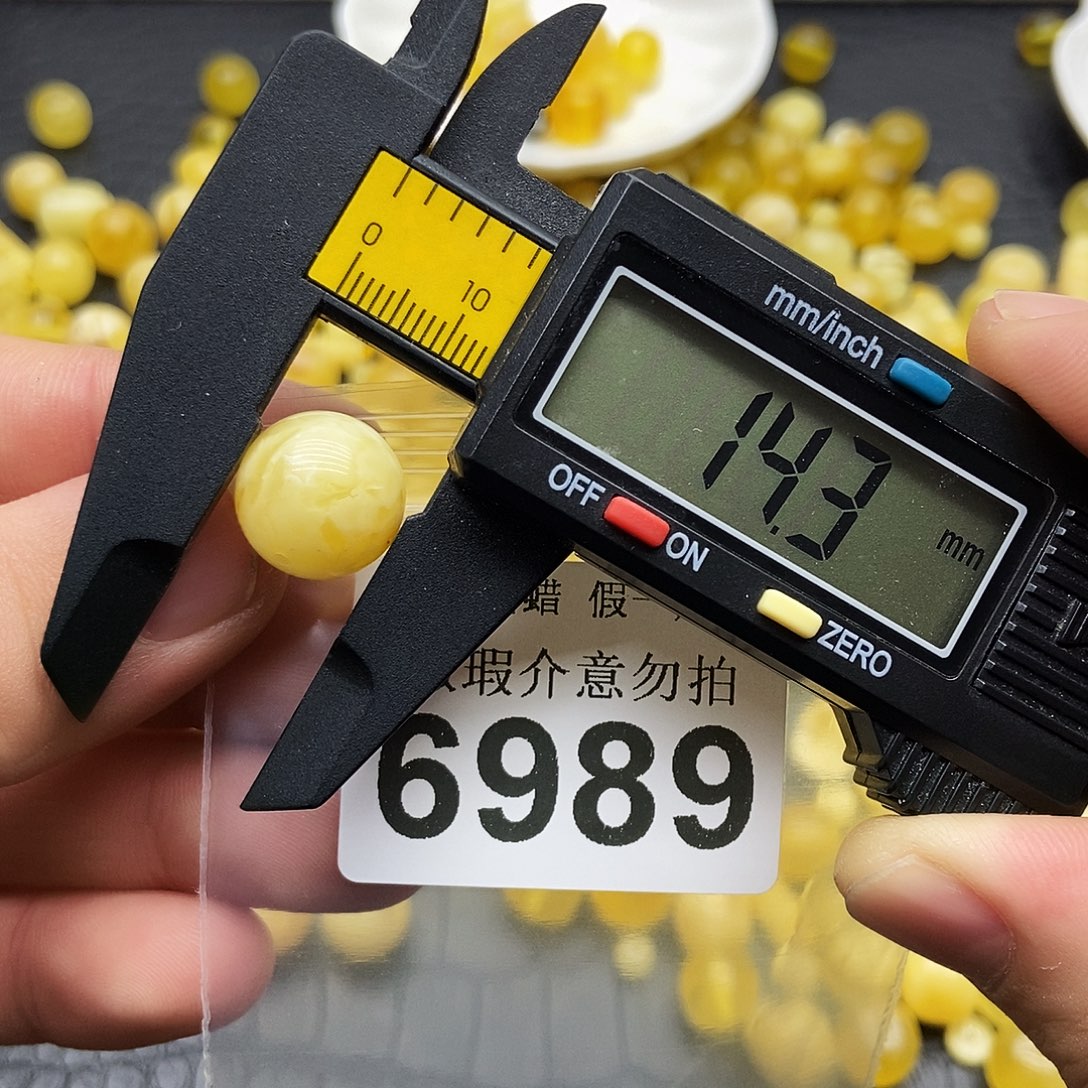 蜜蜡未镶嵌珠宝奇石6989