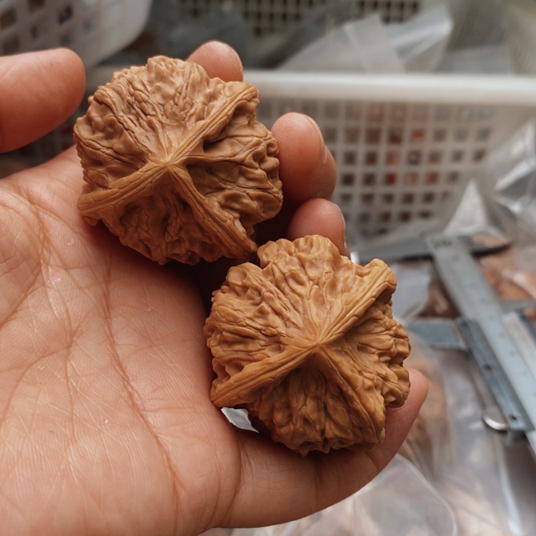 文玩核桃把件嚎*哏血麒麟三棱