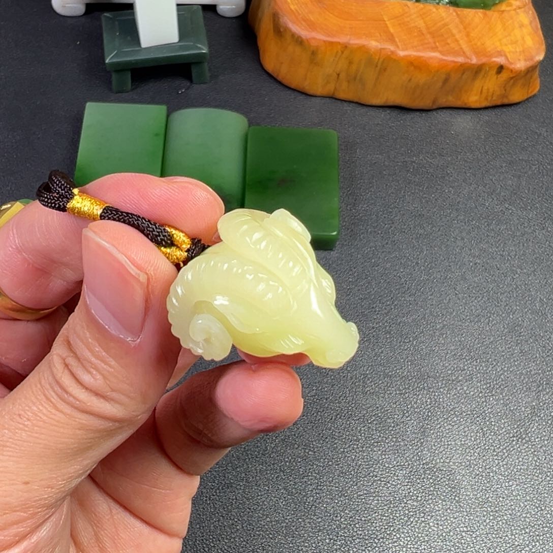 和田玉颈饰未镶嵌