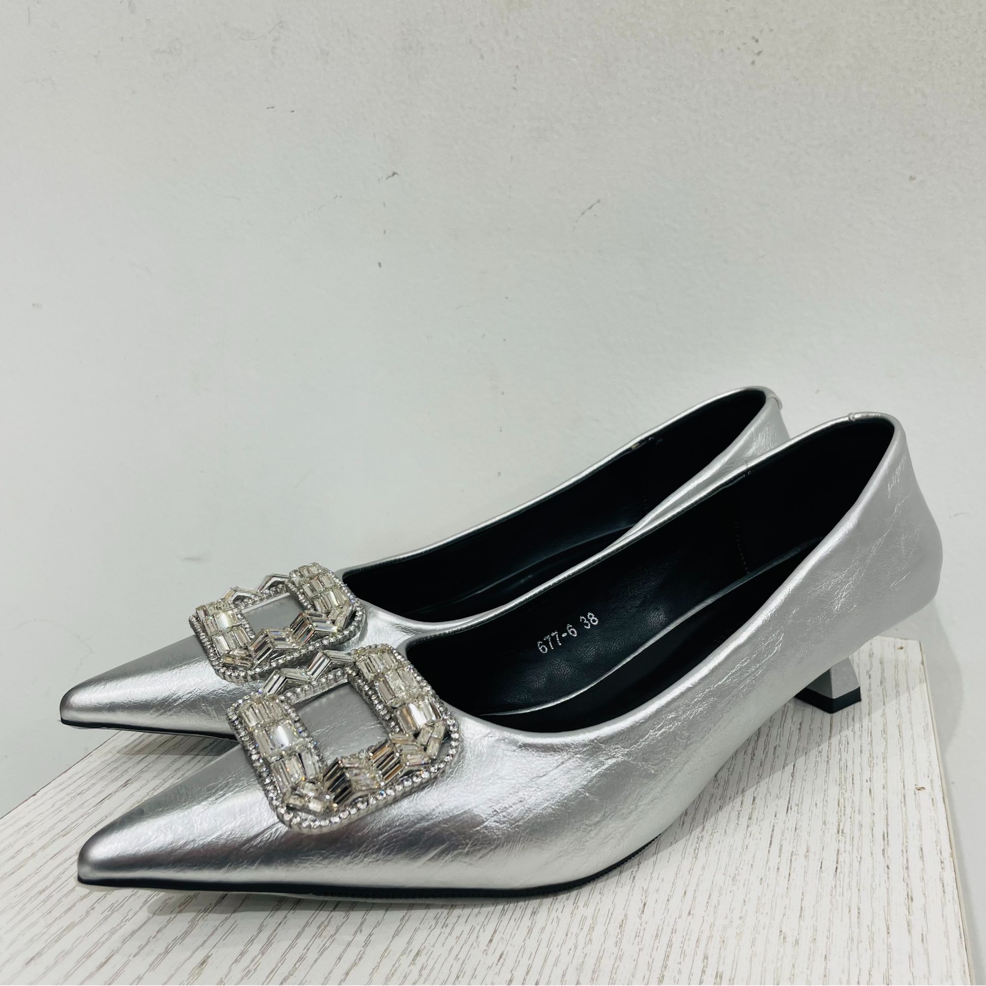 2025轻奢高端时尚气质女鞋