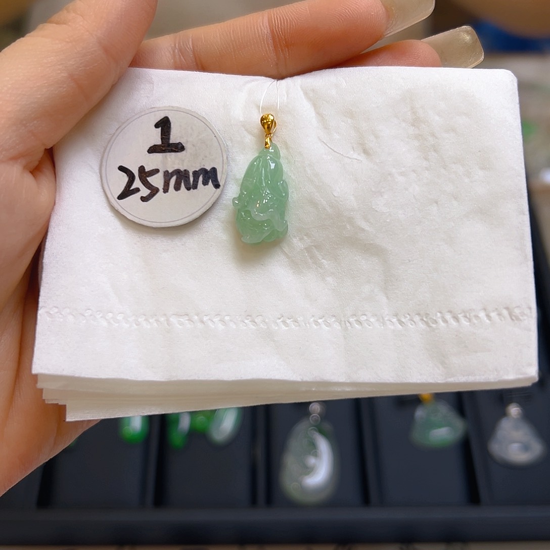 翡翠颈饰18K金镶嵌翡翠