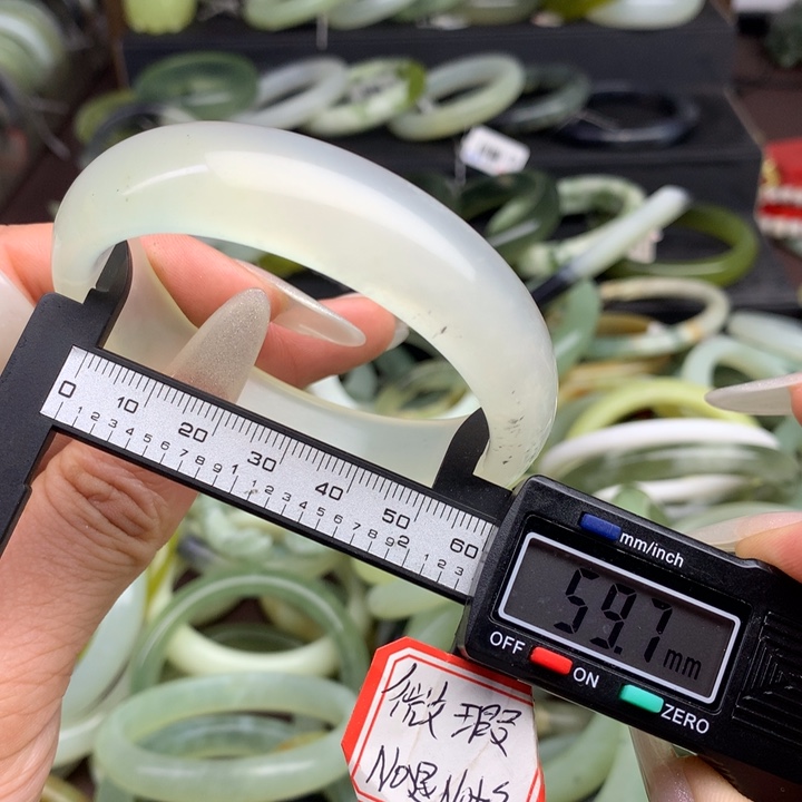 蛇纹石玉手镯未镶嵌561