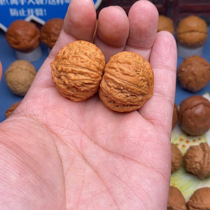 文玩核桃吊坠小狮子