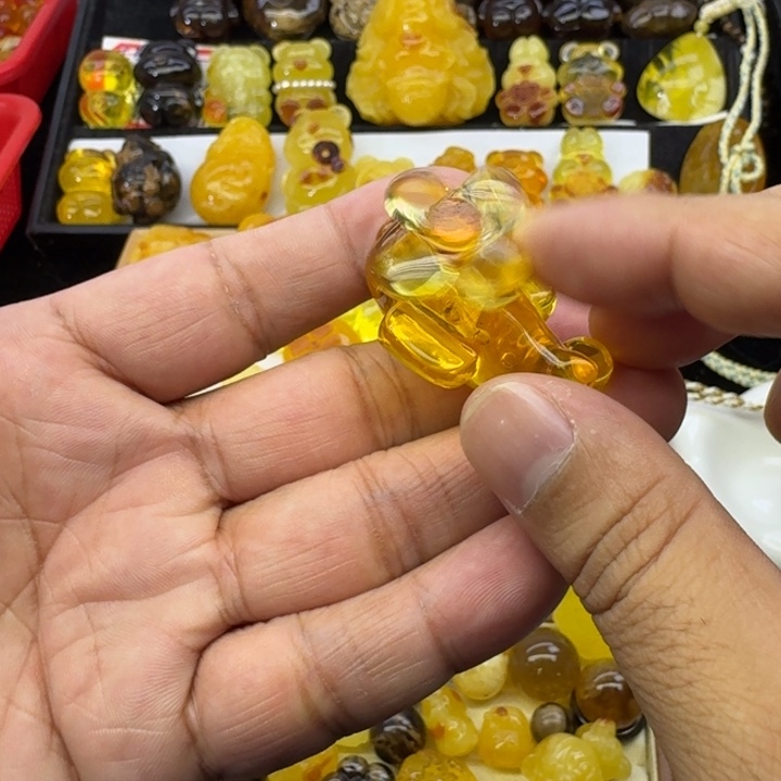 蜜蜡未镶嵌颈饰飞机