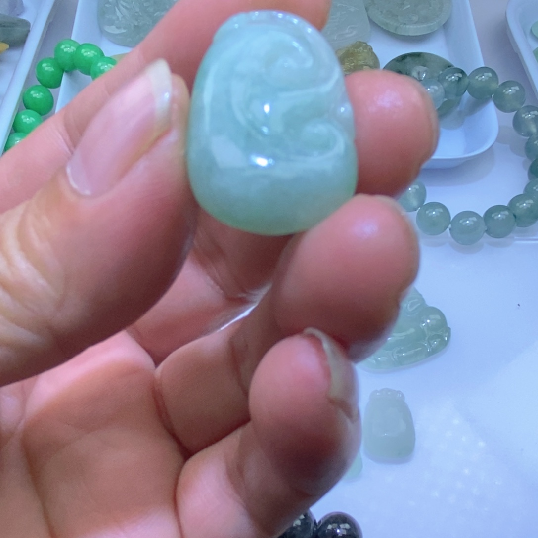 定制翡翠未镶嵌如意