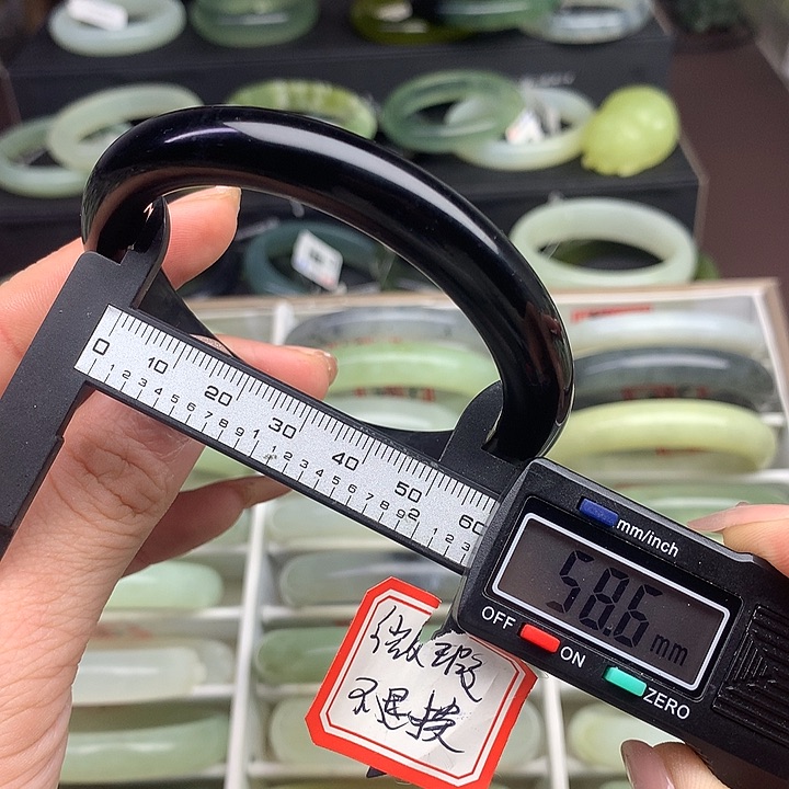 蛇纹石玉手镯未镶嵌512