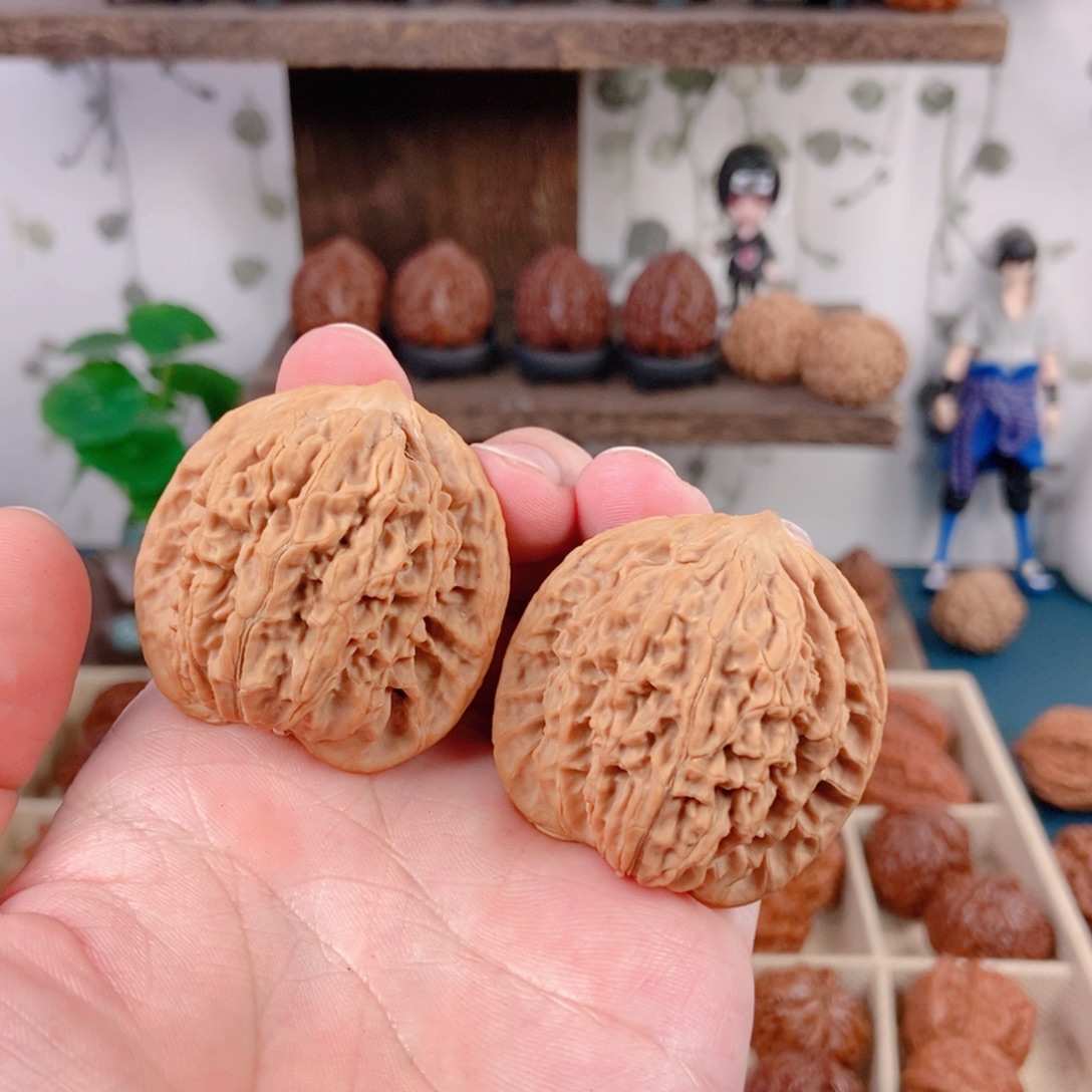 文玩核桃吊坠62¥¥盘龙纹