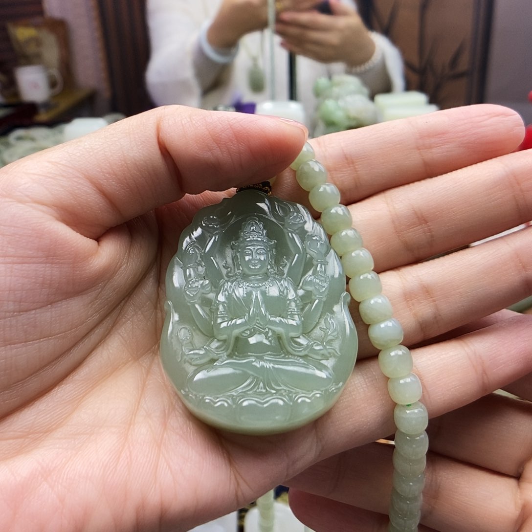 颈饰未镶嵌和田玉山***峰