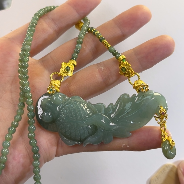 翡翠吊坠(赠链)未镶嵌代编织