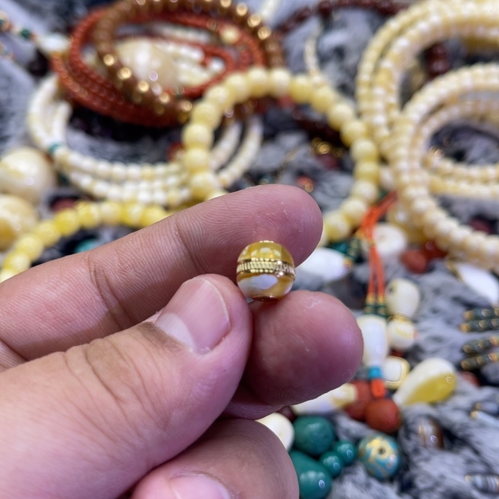 琥珀未镶嵌珠宝奇石94