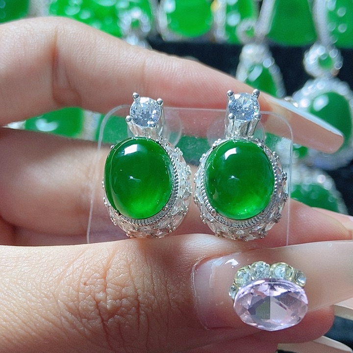 翡翠未镶嵌颈饰