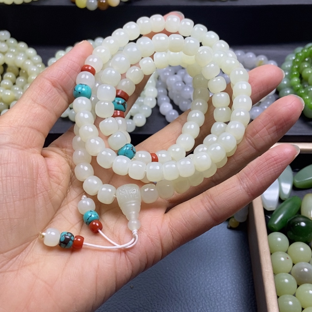 _***年和田玉未镶嵌颈饰