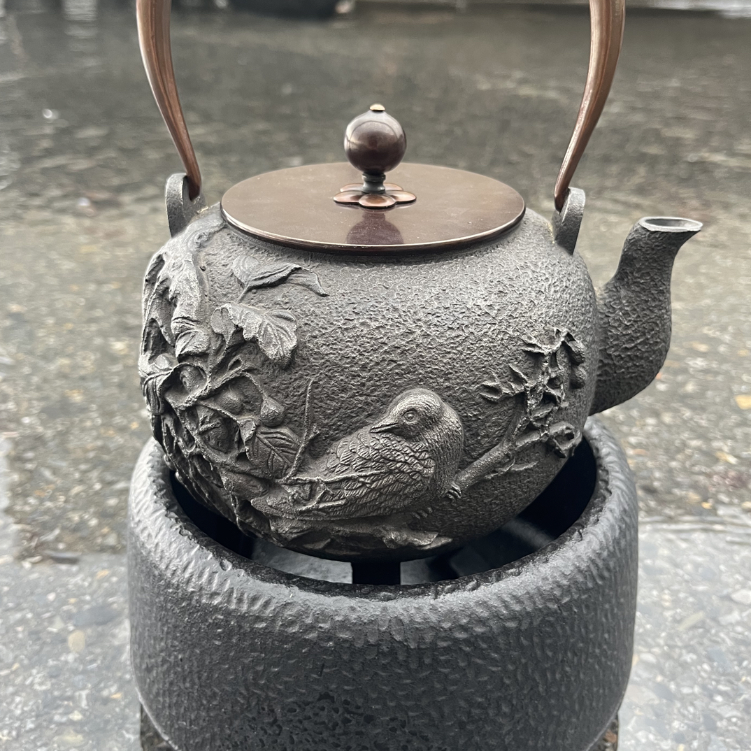 京都铃木造铸铁壶  雀上枝头 手工雕刻煮茶壶