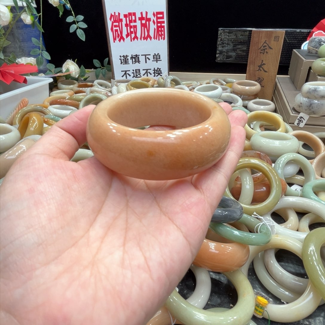 石英质玉手镯（圆镯）未镶嵌