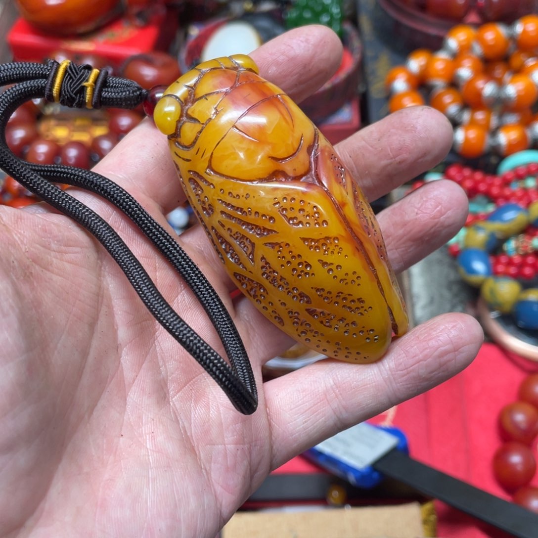 琥珀裸石未镶嵌好物推荐如图所示