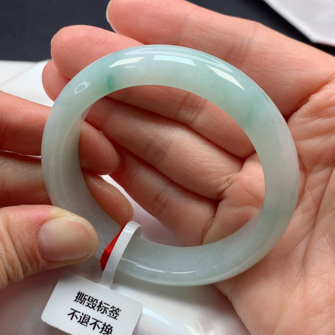 翡翠手镯未镶嵌52圈