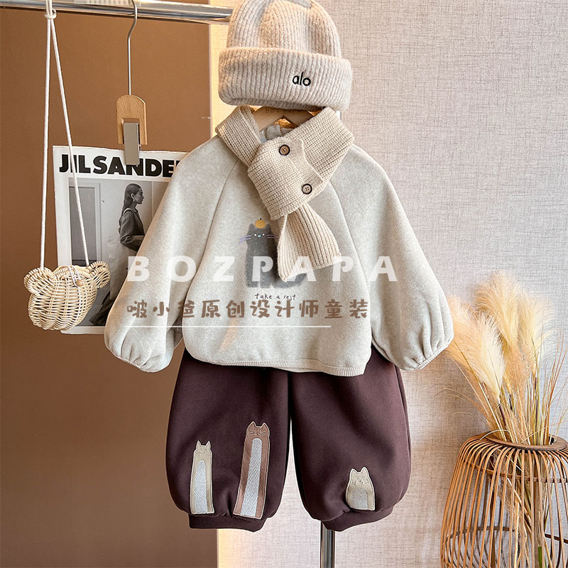 现货新【慕斯奶糕】2025冬季新款男童猫咪印花后领加扣加绒卫衣