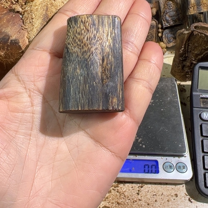 沉香吊坠绿棋楠沉香吊坠13.6克