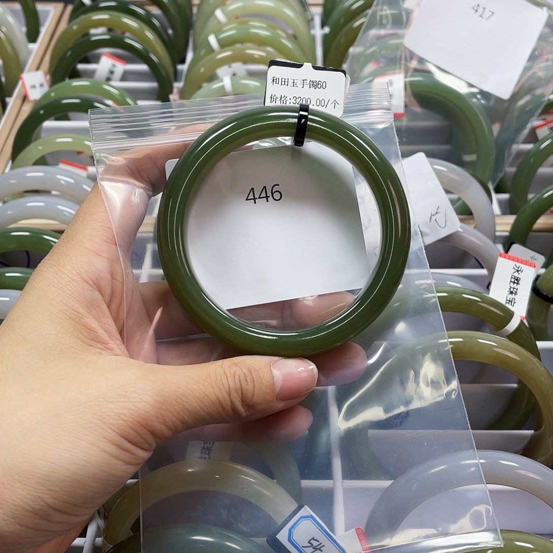 和田玉（糖玉）手镯未镶嵌446圈口60