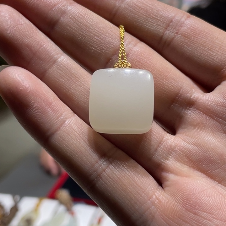 和田玉18K金镶嵌颈饰