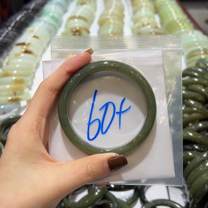 和田玉（糖玉）手镯未镶嵌