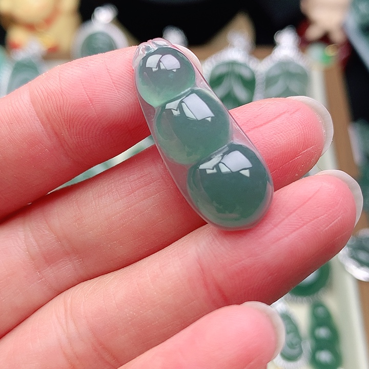 颈饰未镶嵌翡翠吊坠