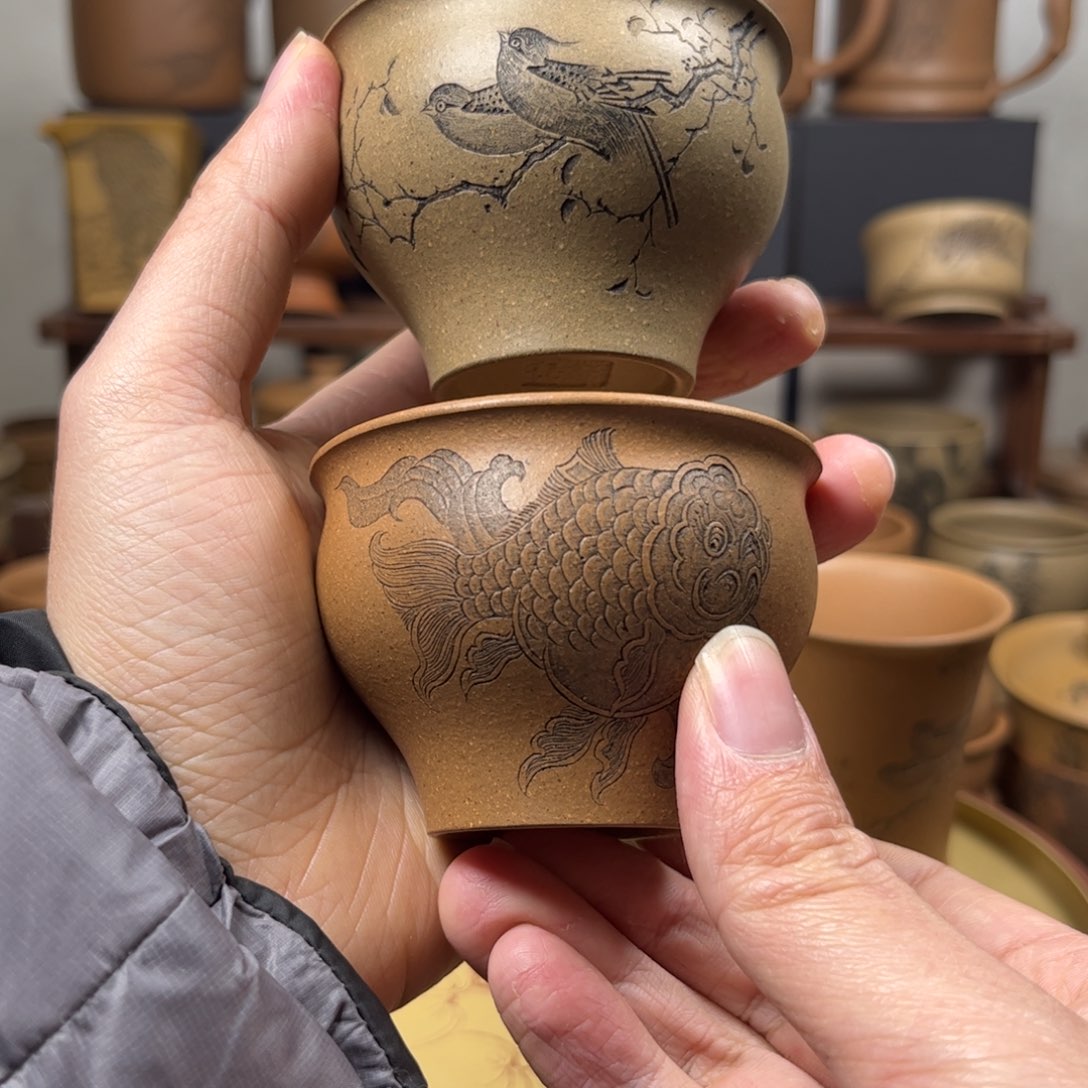 紫砂杯子T****o共二个紫砂杯金鱼184小鸟154