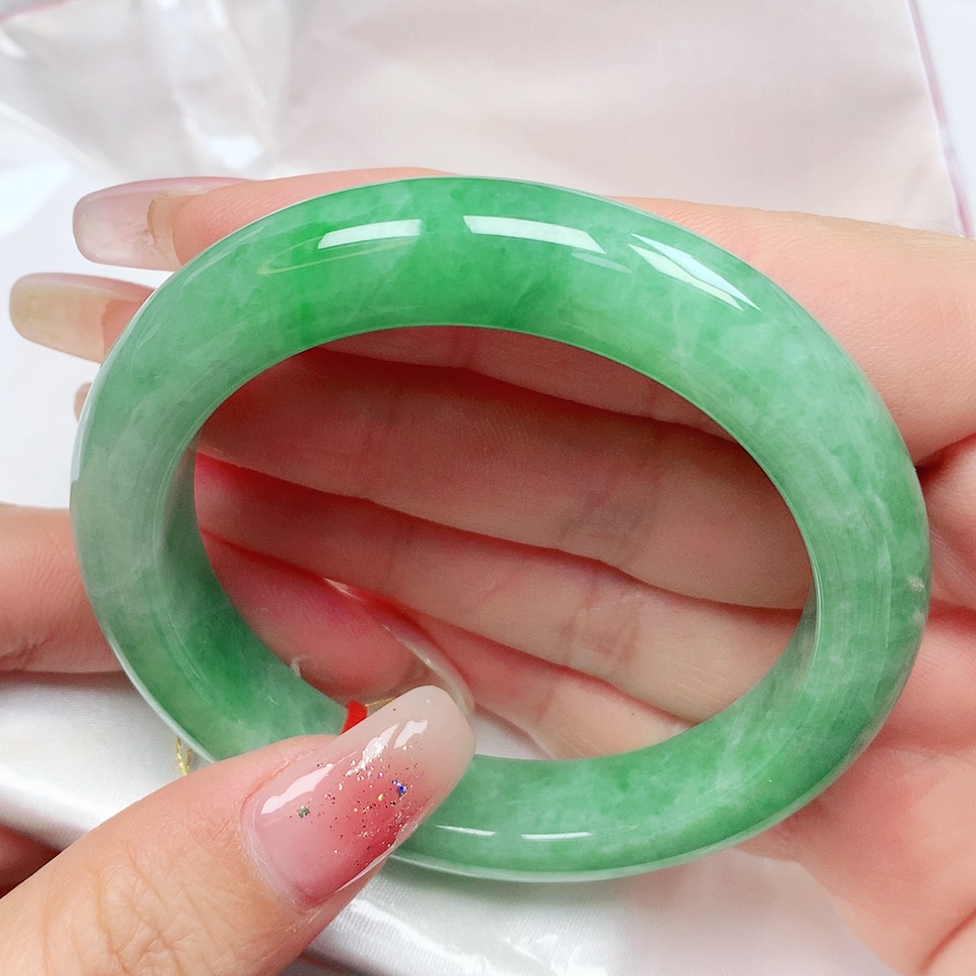 翡翠手镯未镶嵌抖音73