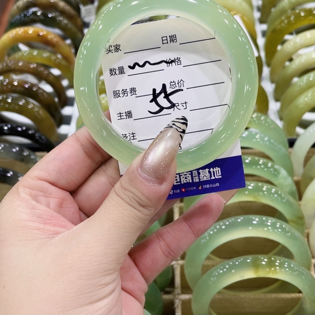 …***…蛇纹石玉未镶嵌手镯