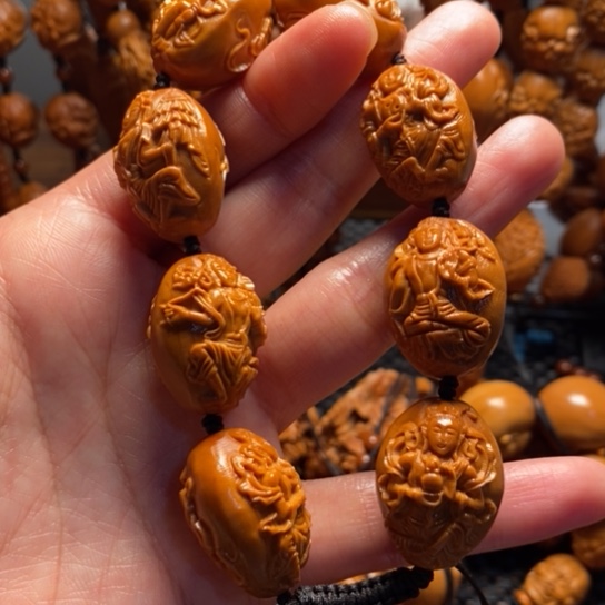 橄榄核吊坠八宝观音