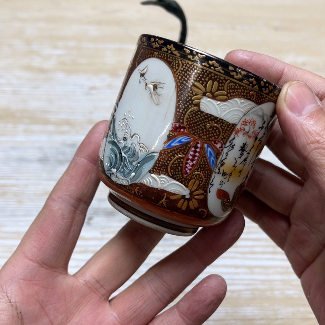 瓷片୧****密密麻麻地排列着一