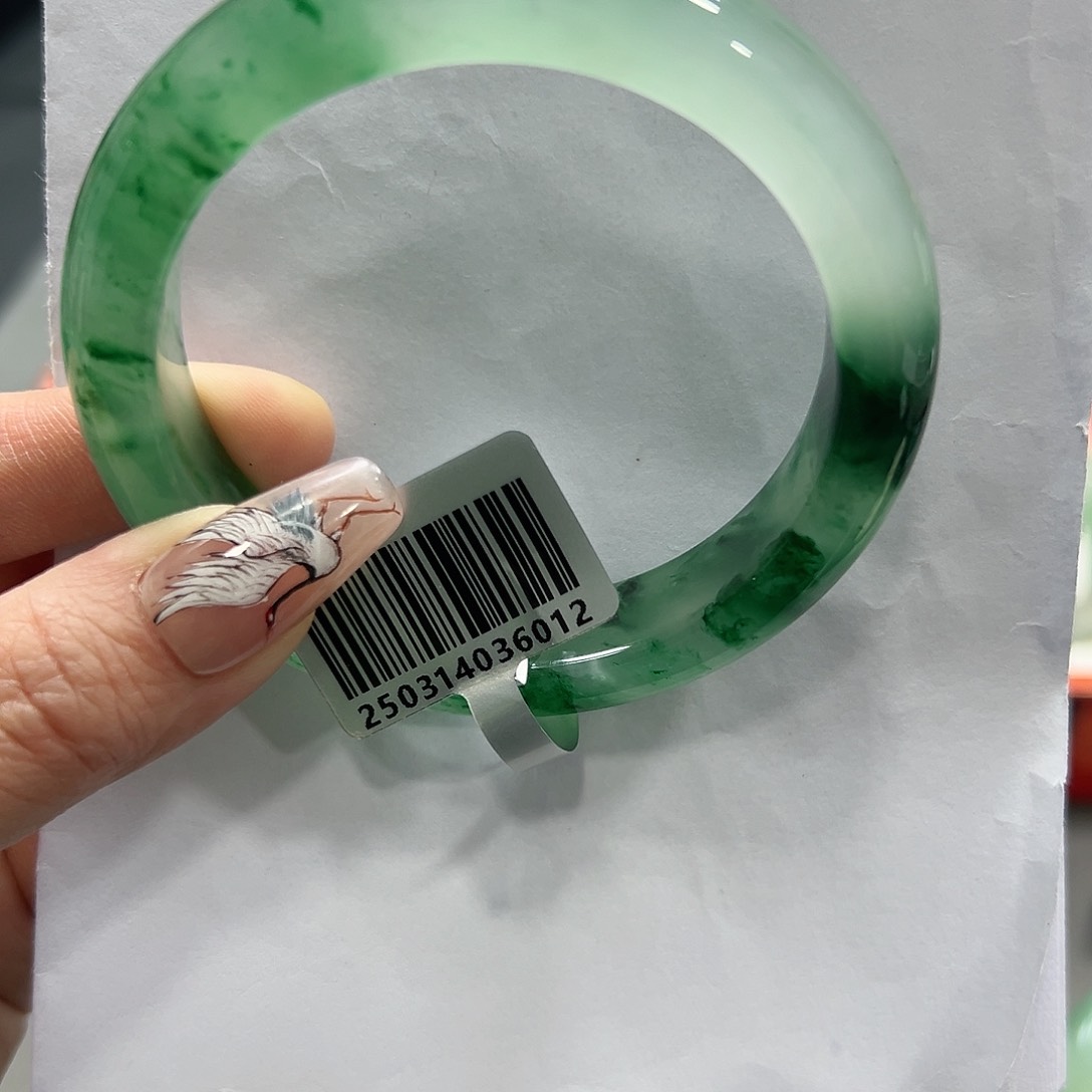 石英质玉未镶嵌手镯朵*