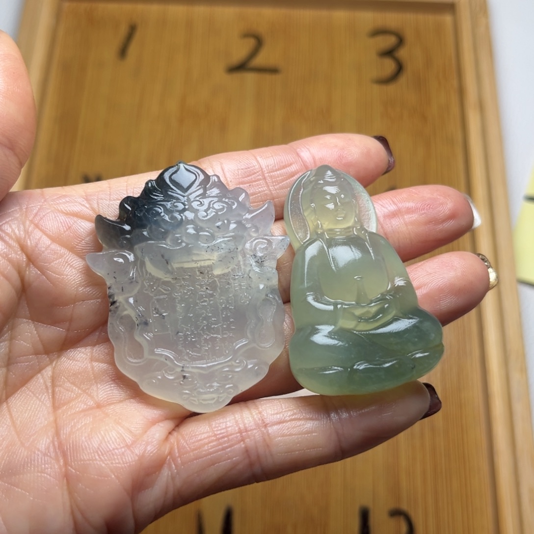 初***夏蛇纹石玉未镶嵌颈饰