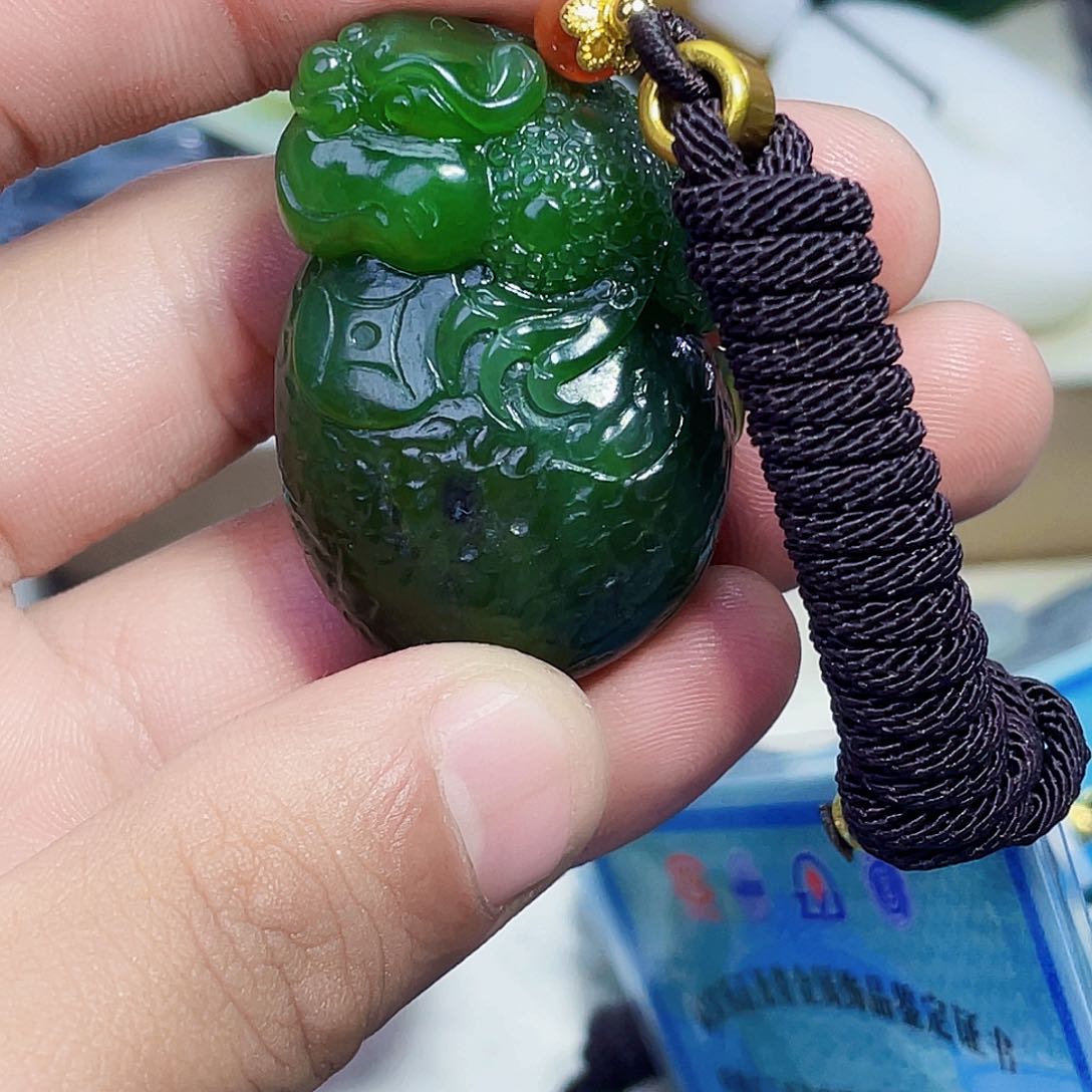 颈饰未镶嵌和田玉雨*