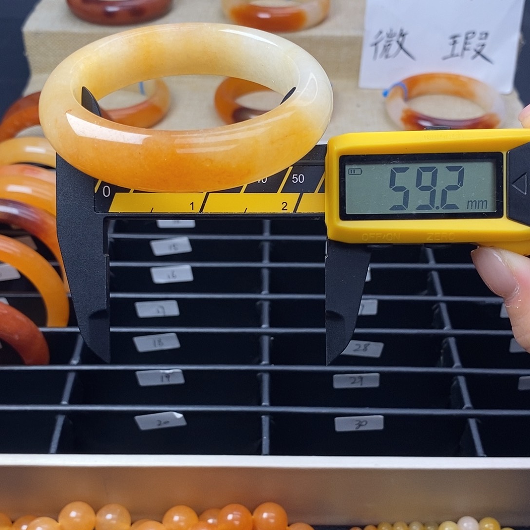 未镶嵌石英质玉（黄龙玉）手镯9号