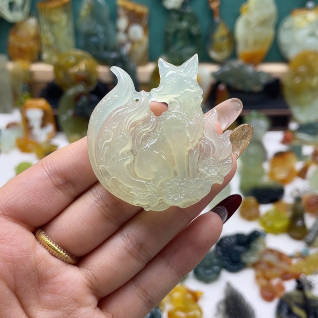 蛇纹石玉颈饰未镶嵌