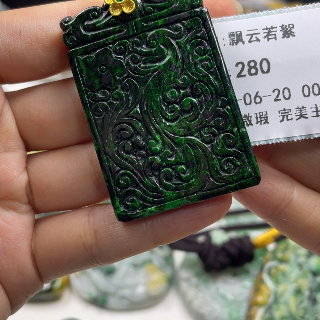 飘***絮翡翠未镶嵌颈饰牌子